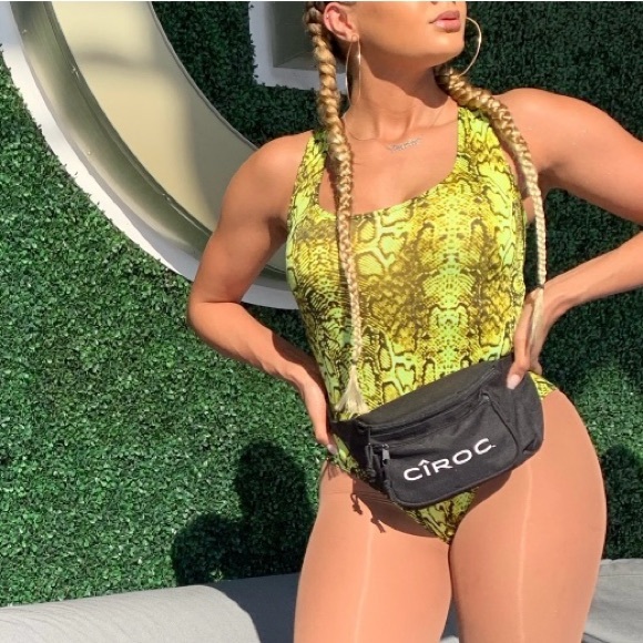 NWT Fashion Nova Neon Yellow Snakeskin Just A Thought Bodysuit - Picture 1 of 5